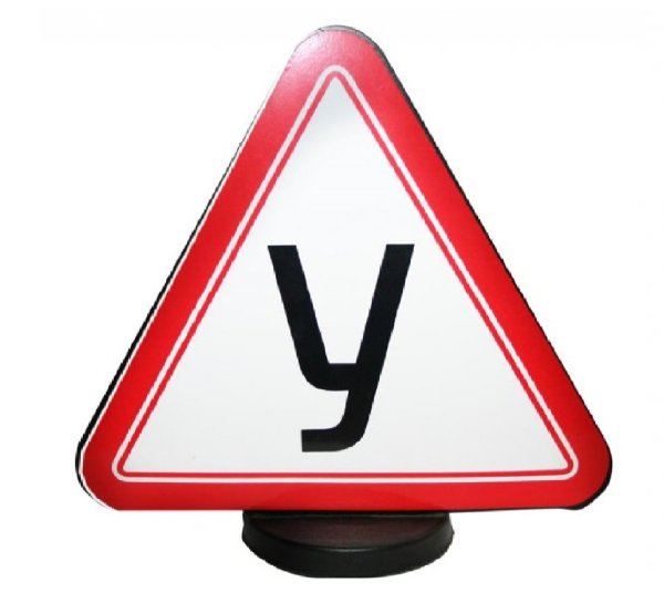 Учебный знак на авто