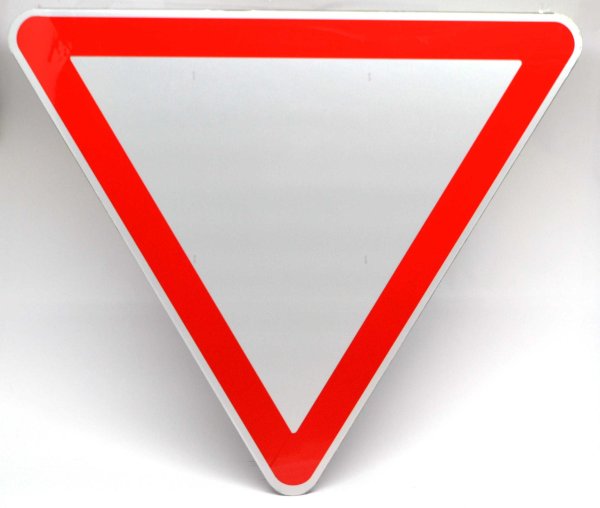 2.4 Уступите дорогу