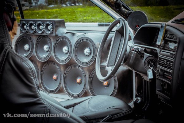 Mercedes 124 Carlson автозвук