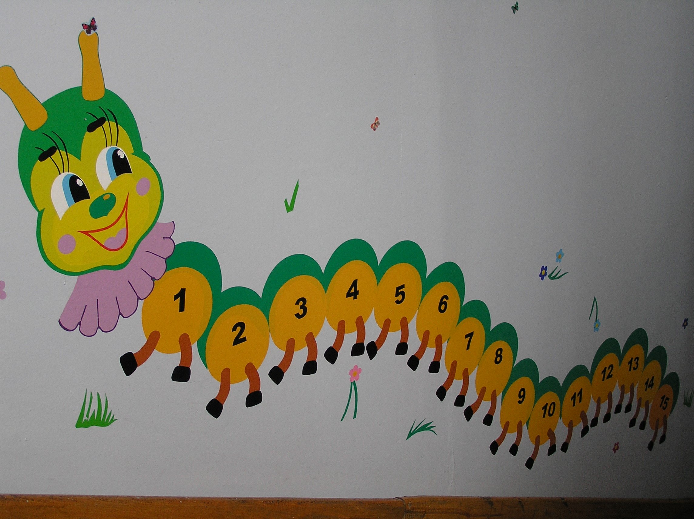 Рисунки на стенах в детском саду в группе