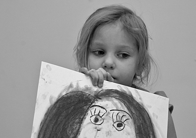 Посмотри в мамины. Мамины глаза. Мама глазами ребенка. Тема рисования мамины глаза. Рисунок на тему мамины глаза.