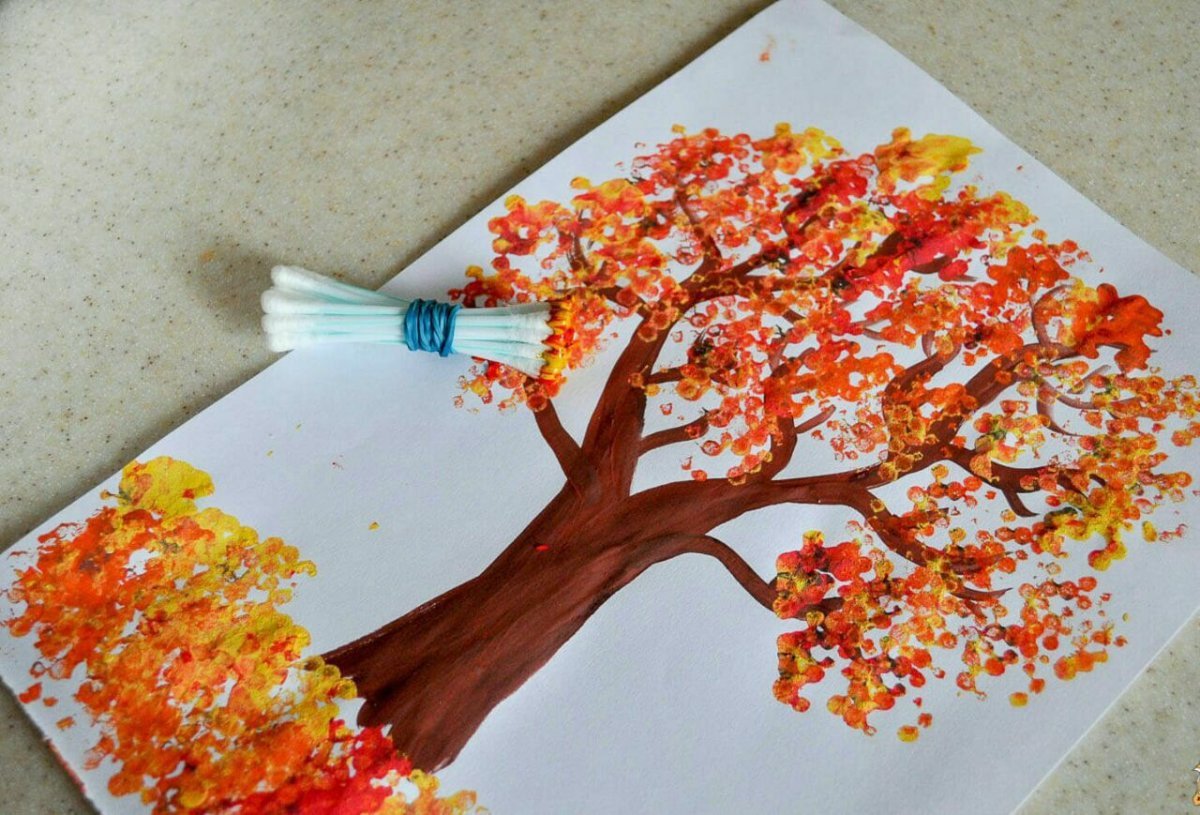 Осеннее дерево ватными палочками