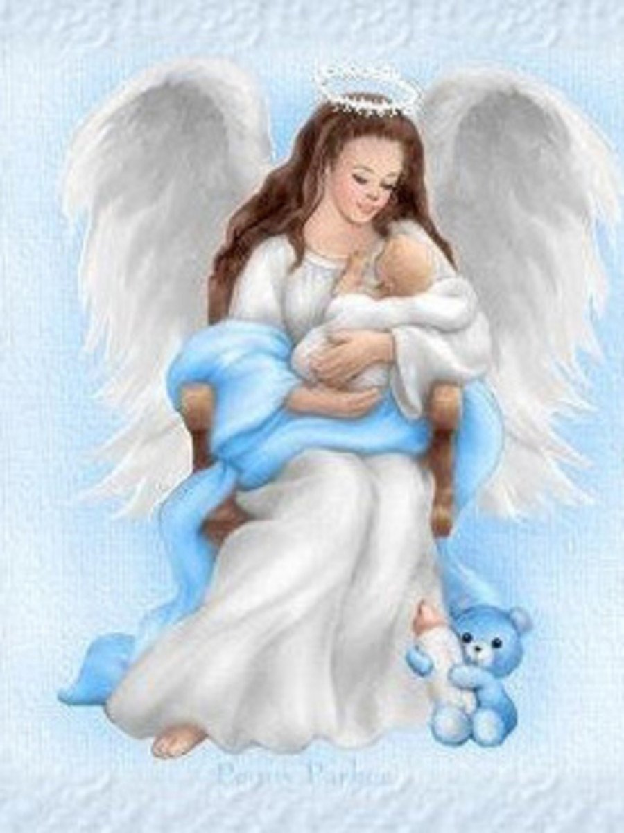 Ангел с ребенком на руках