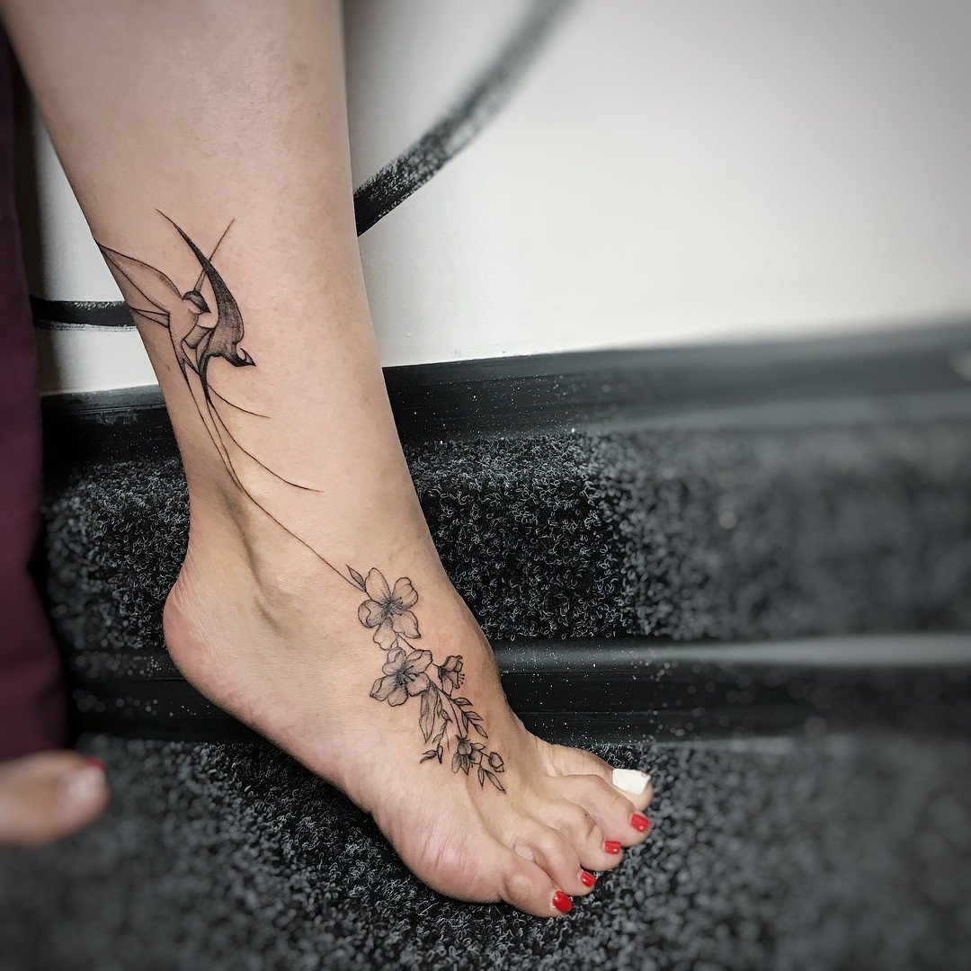 Рисунки тату на ноге женские на щиколотке (50 фото) .