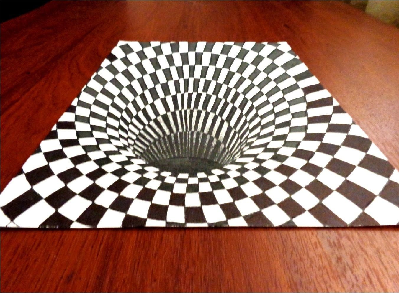 Оптическая иллюзия дыра