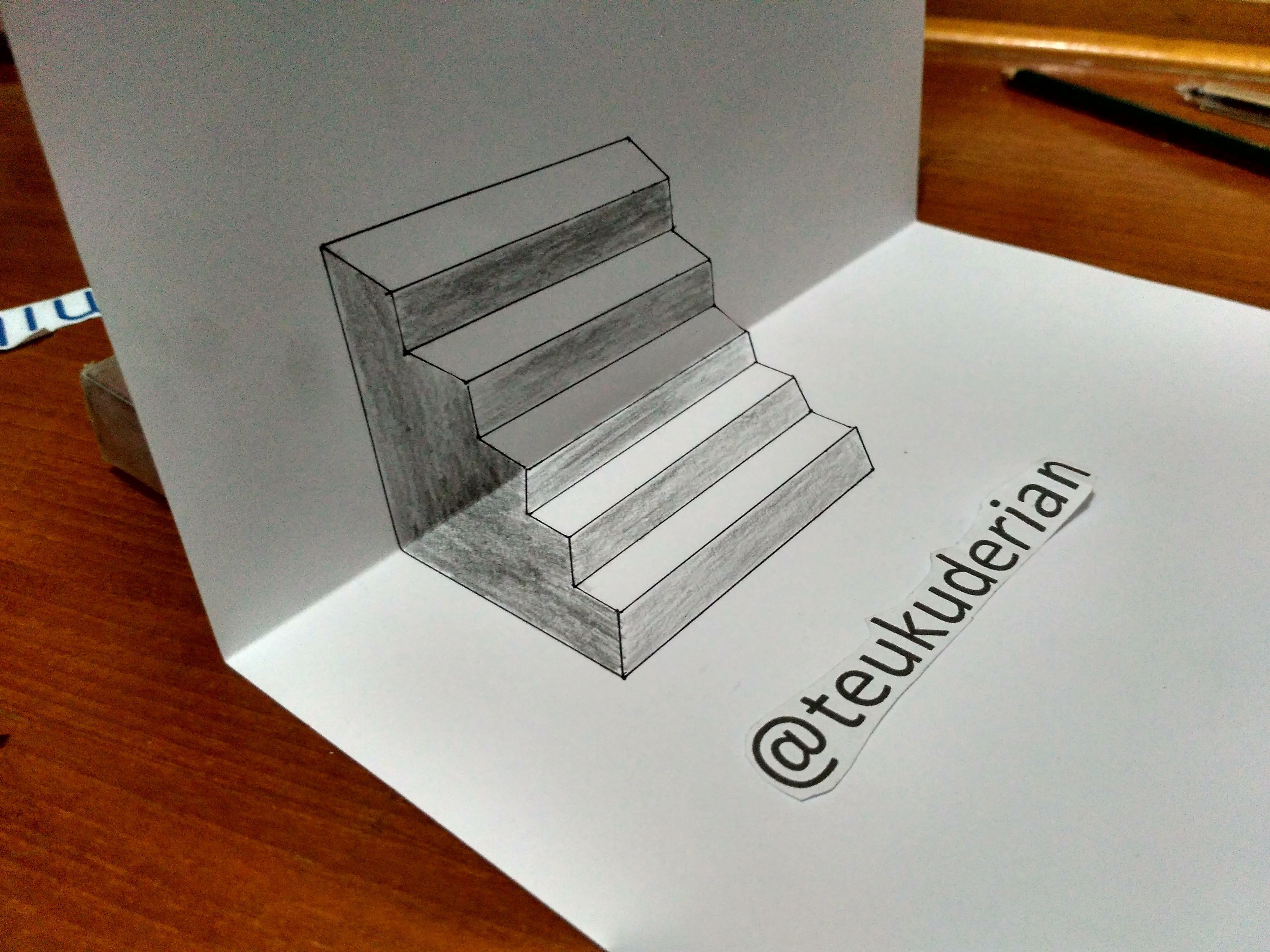 3д лестница на бумаге