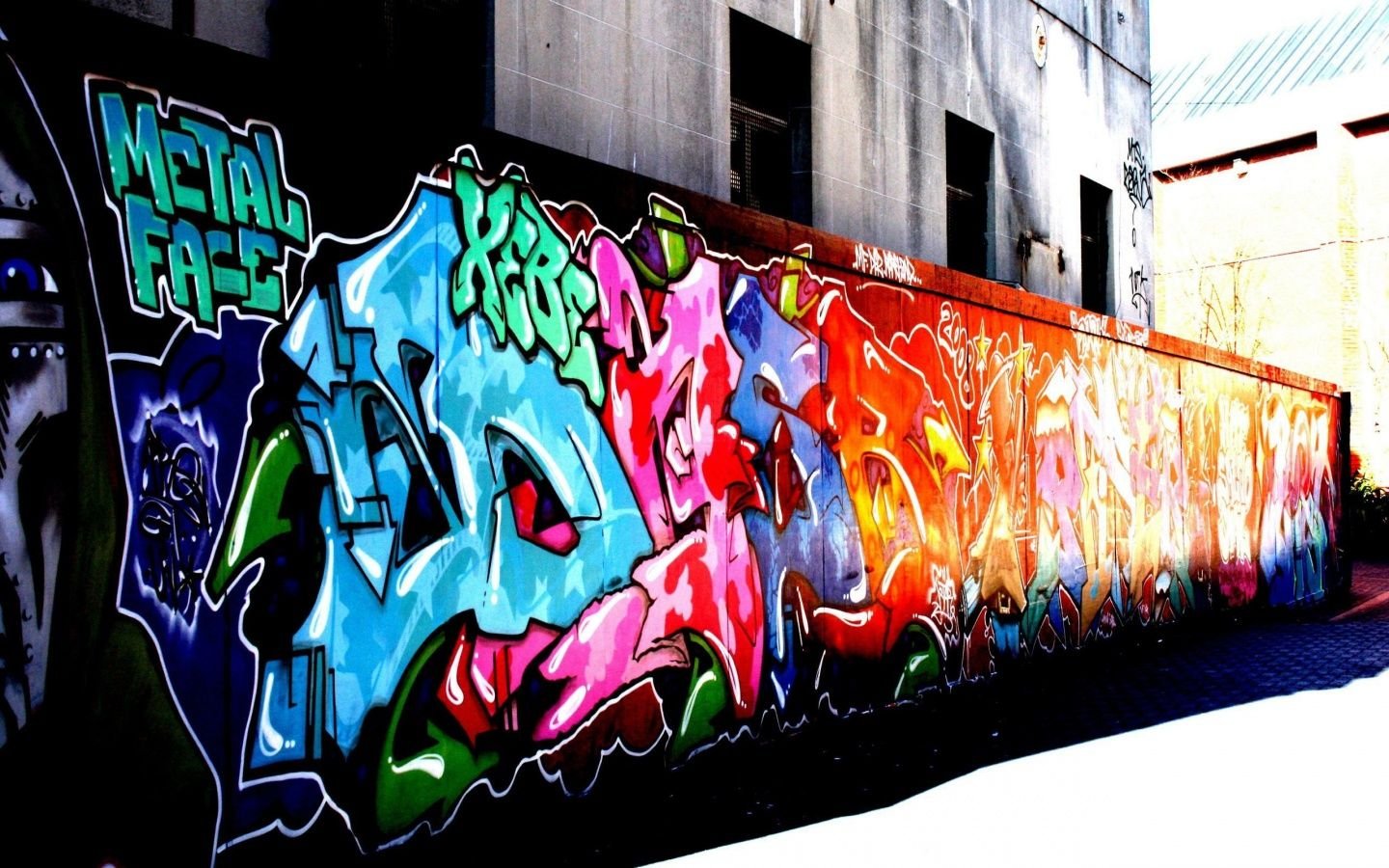 Разрисованные стены на улице