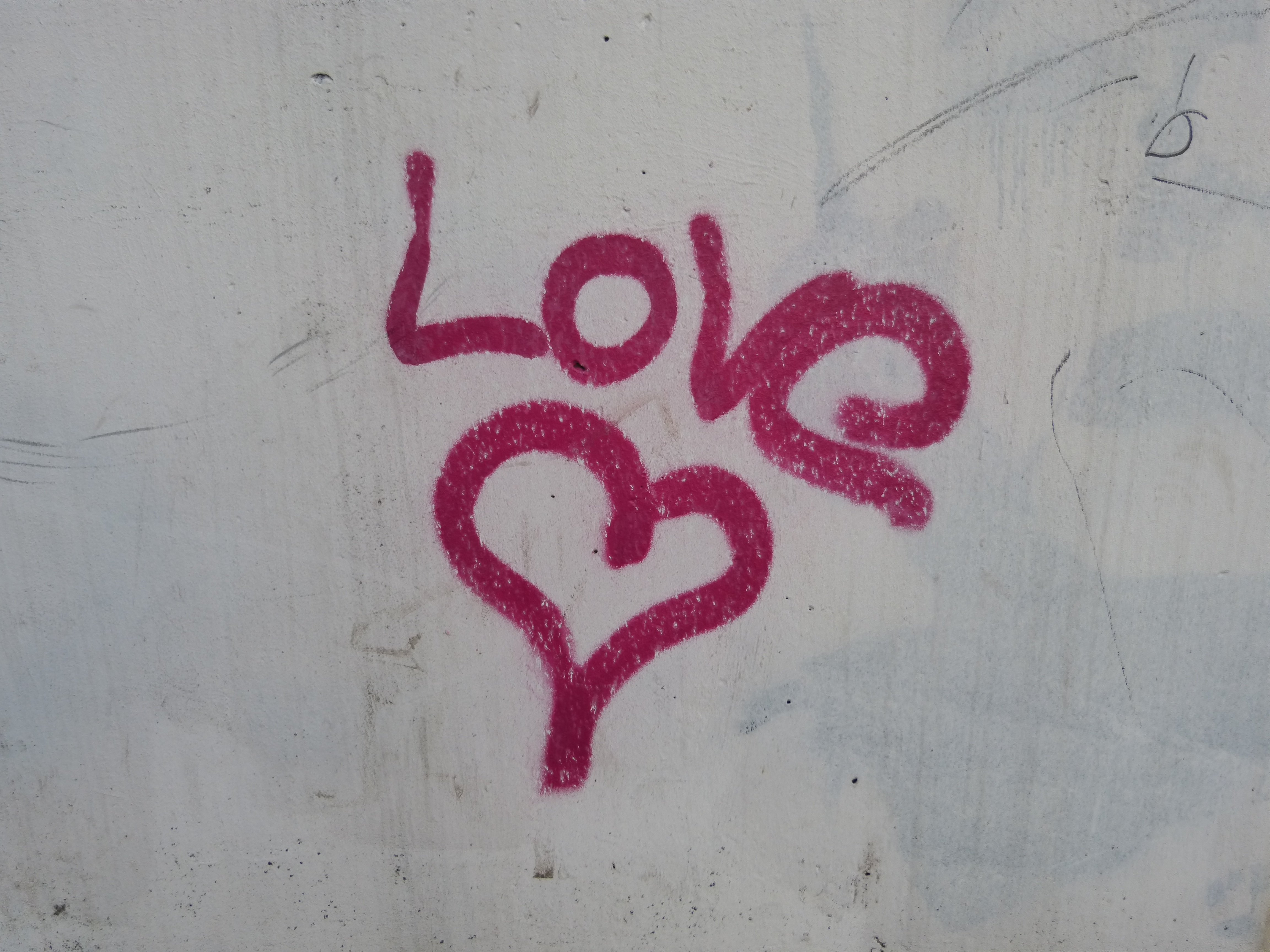 Граффити я тебя люблю на стене