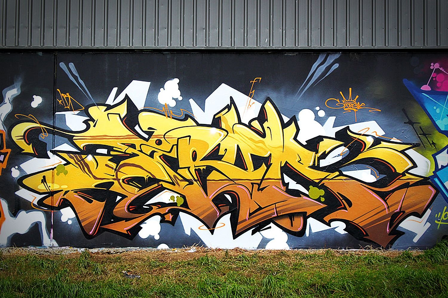 Желтое граффити