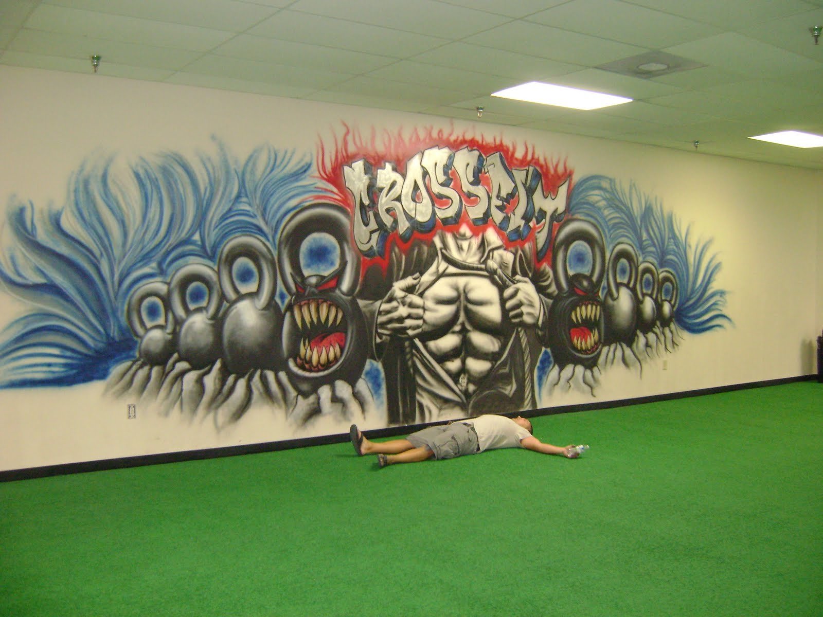 Граффити на стенах спортзалов