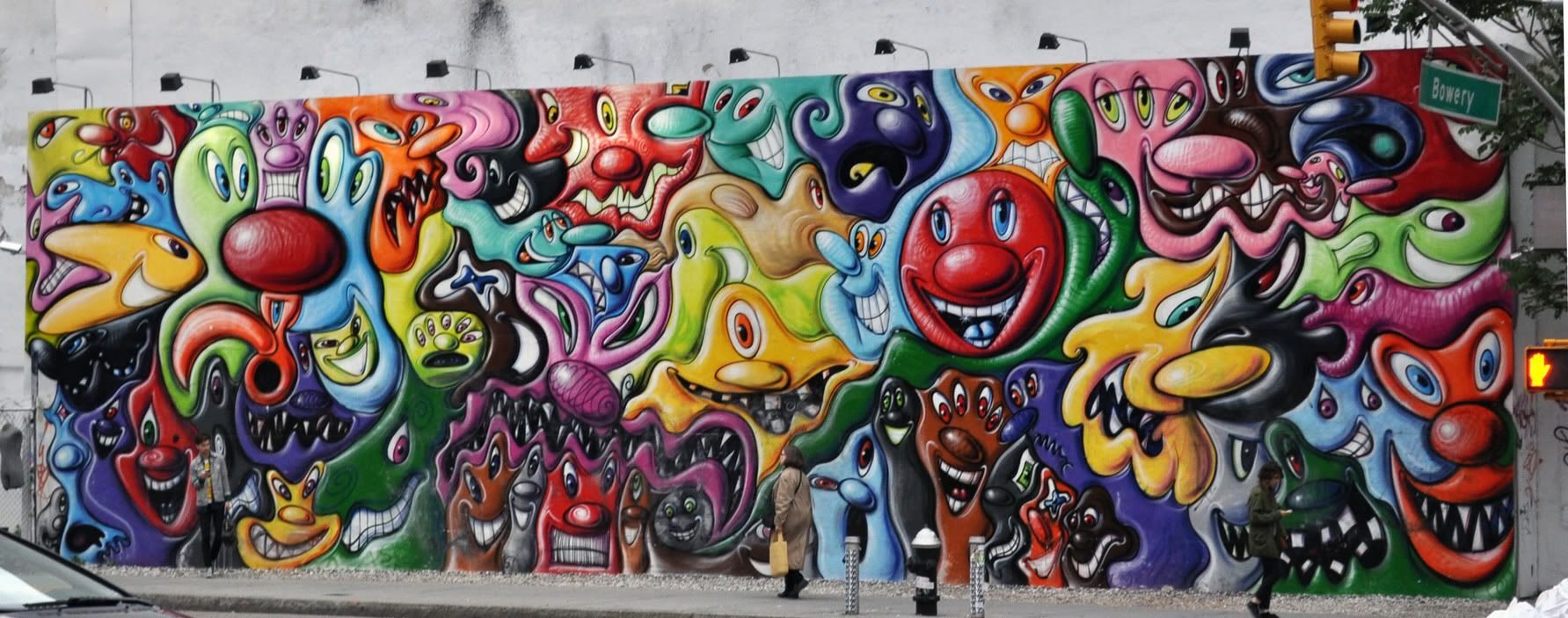 Баллончики с краской в стиле граффити