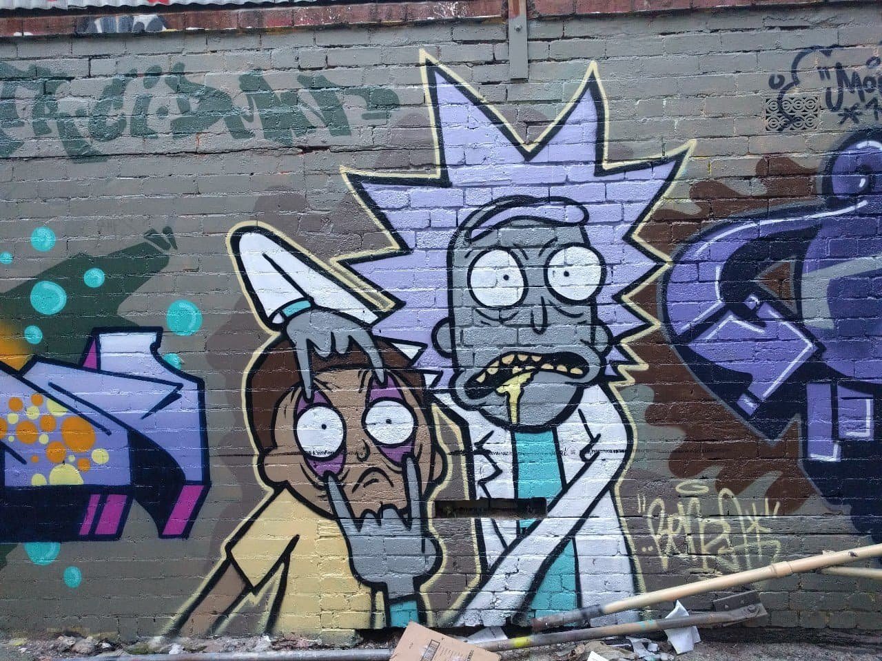 Рик и Морти граффити на стене