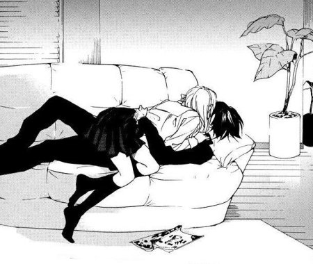 Тян лежит на парне