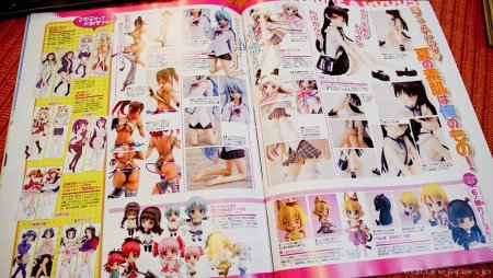 Журнал с плакатами аниме