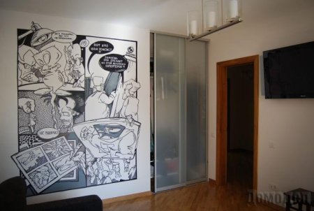 Черно белое граффити на стене в квартире