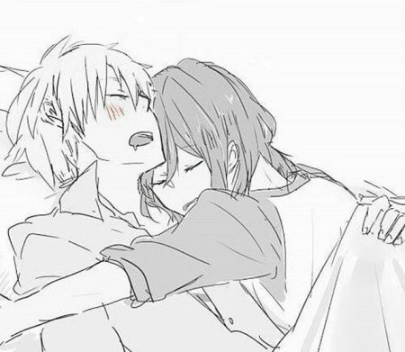 Аниме спят в обнимку