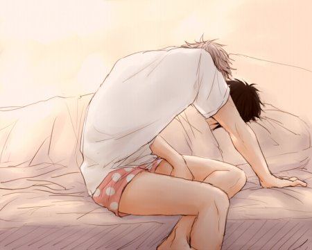 Аниме обнимашки в кровати