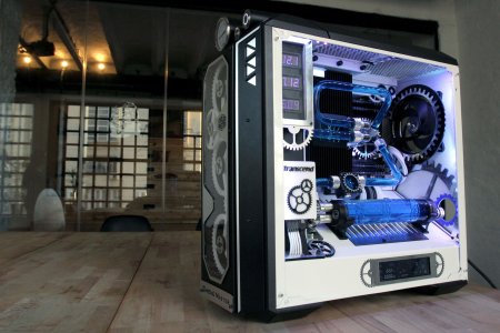 Розовый игровой компьютер