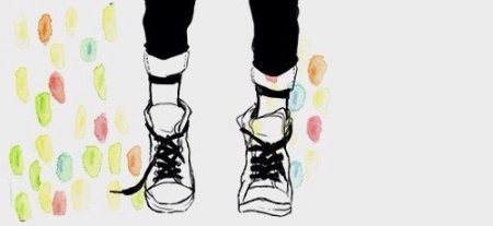 Нарисованные кеды на ногах