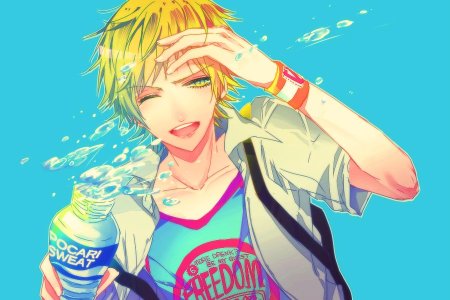 Парень с радужными волосами