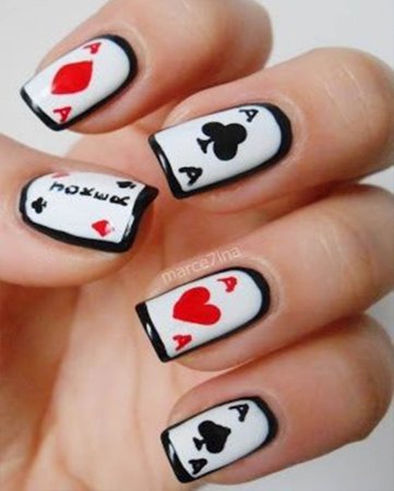 Маникюр в карточном стиле
