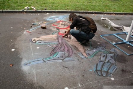 Аниме мелками на асфальте