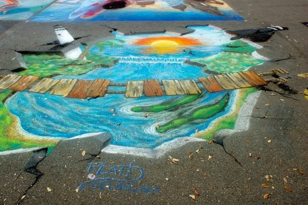 Подводный мир мелками на асфальте