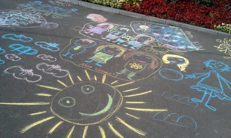 Мишка на асфальте