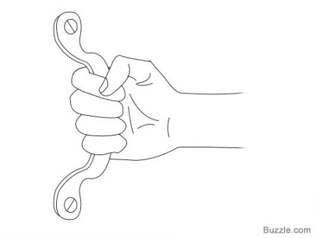 Рука открывает дверь аниме