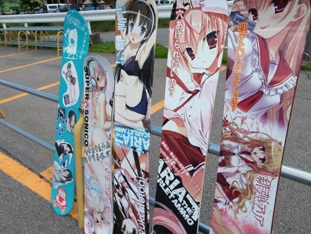 Сноуборд с аниме принтом