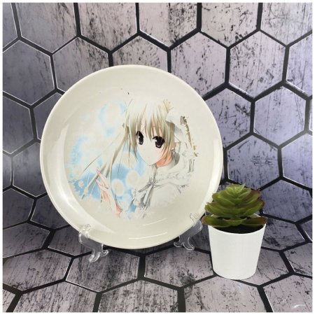 Аниме девочка с тарелкой