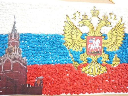 Детские рисунки герб и флаг России