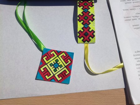 Закладка с чувашским орнаментом