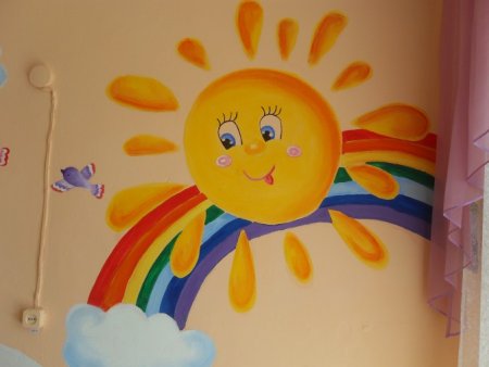 Рисунки на стенах в детском саду