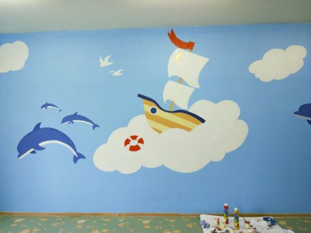 Раскрашивание стен в детском саду