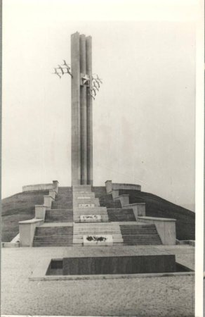 Памятник Журавли в Саратове рисунок