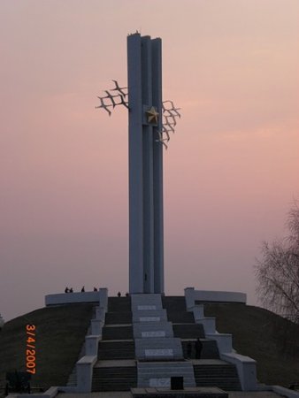 Памятник Журавли в Саратове