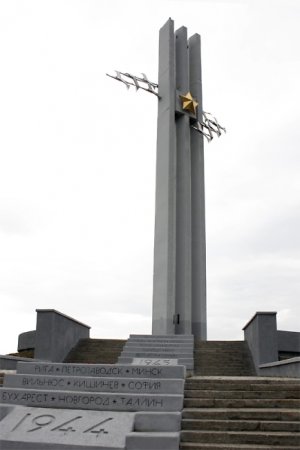 Памятник Журавли в Саратове