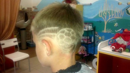 Стрижка мячик на голове