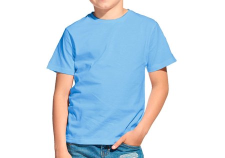 Футболка на белом фоне