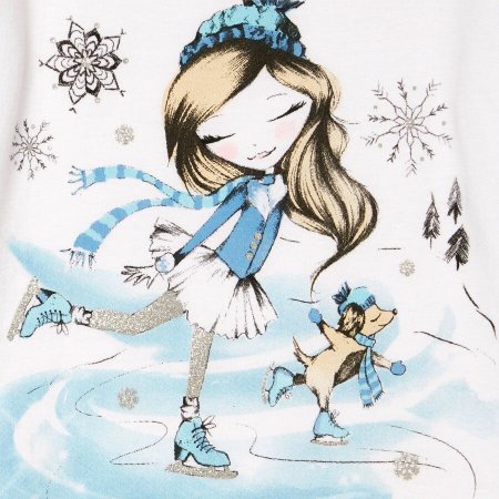 Девочка катается на коньках