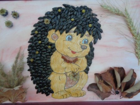 Осенний лес отпечатками листьев