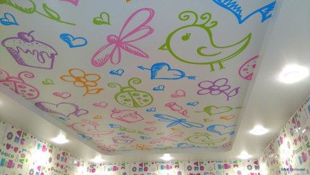 Натяжные потолки с бабочками в детскую