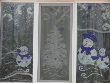 Зимнее украшение окон в детском саду