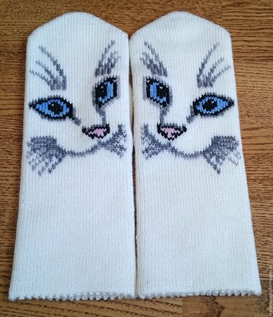 Вышивка на рукавицах