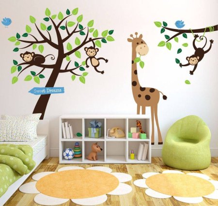 Дерево в декоре детской комнаты