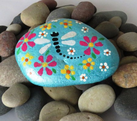 Расписываем камни для сада