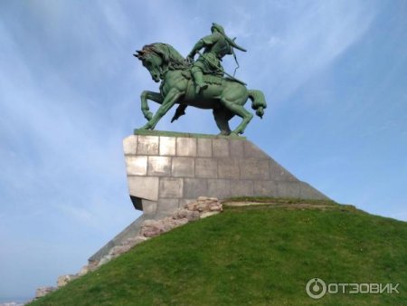 Салават Юлаев памятник в Уфе рисунок