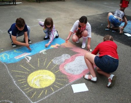 Рисунки на асфальте.