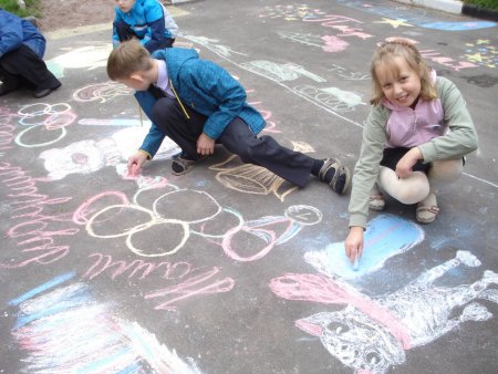 Конкурс детских рисунков на асфальте